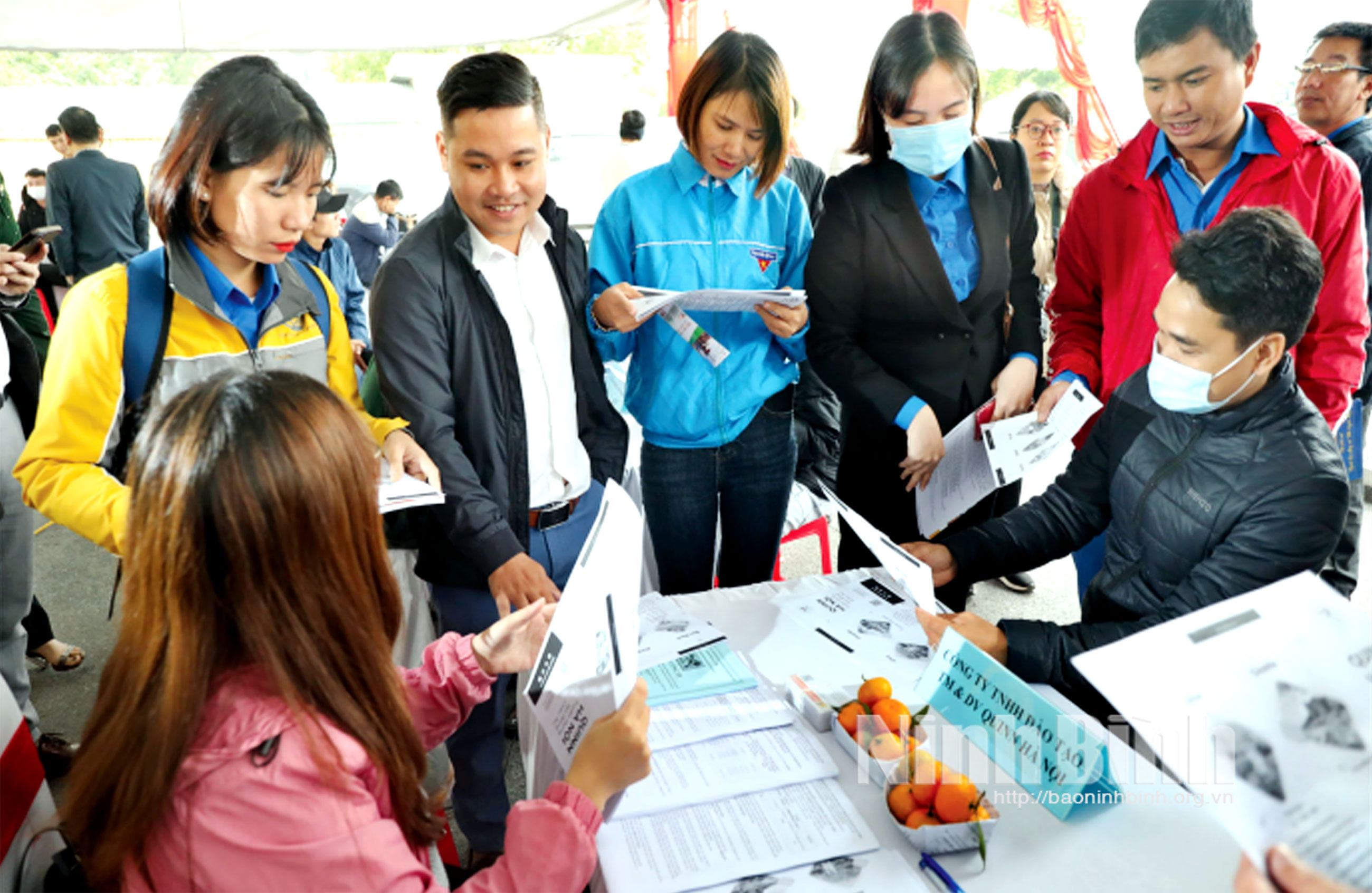Ninh Binh Centre for Employment Services organises mobile job fairs.