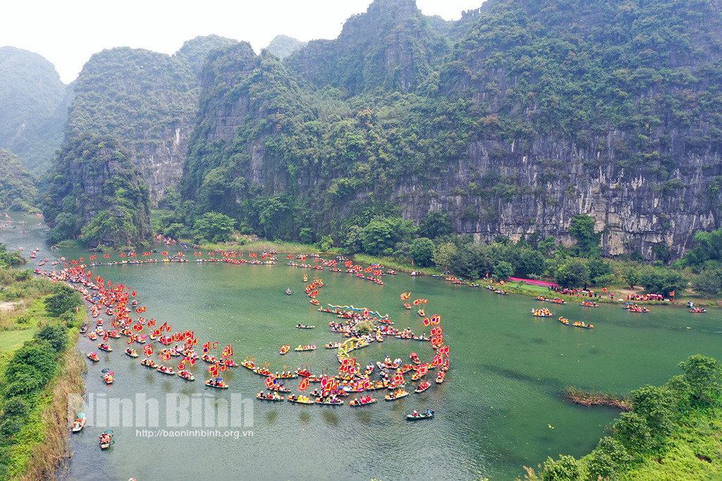 Thousands of people flock to Trang An Festival 2023