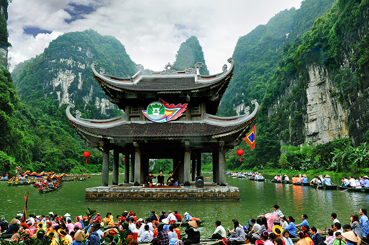 Visitors participate Trang An festival 2023.