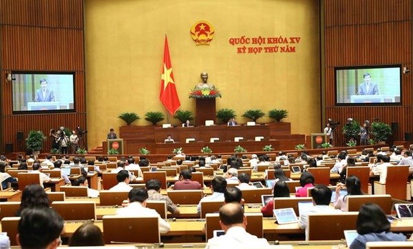 An overview of a discussion during the NA's fifth session. (Photo: VNA)