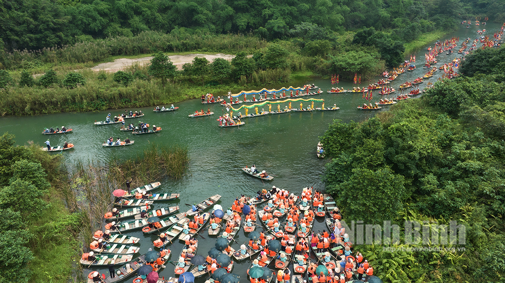 Season of festivals on rivers in Ninh Binh