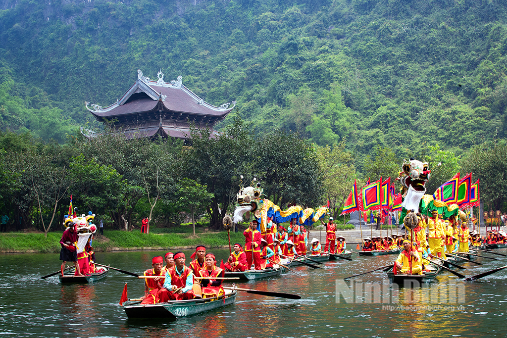 Season of festivals on rivers in Ninh Binh