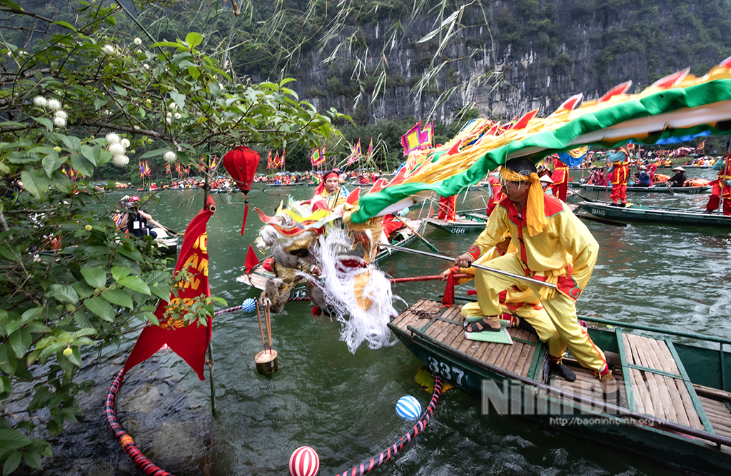 Season of festivals on rivers in Ninh Binh