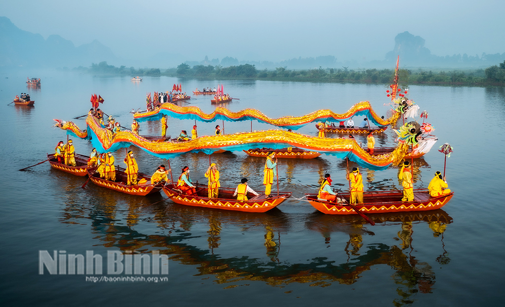 Water procession in Hoang Long river.