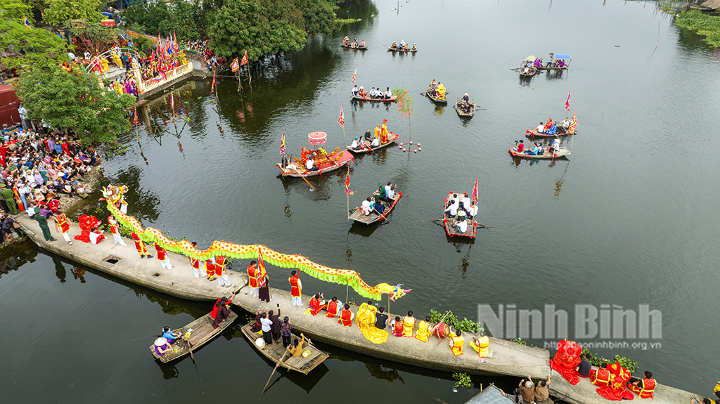 Season of festivals on rivers in Ninh Binh