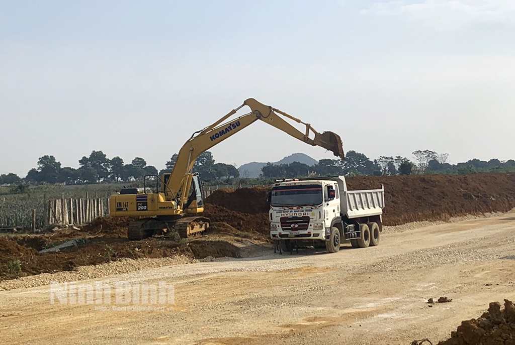 Construction at East-West road.