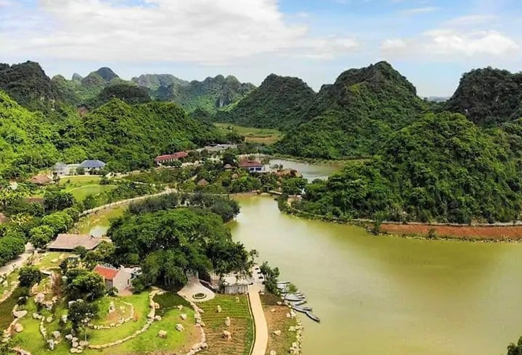 Ninh Binhs attractive destinations for holidaymakers during upcoming holidays