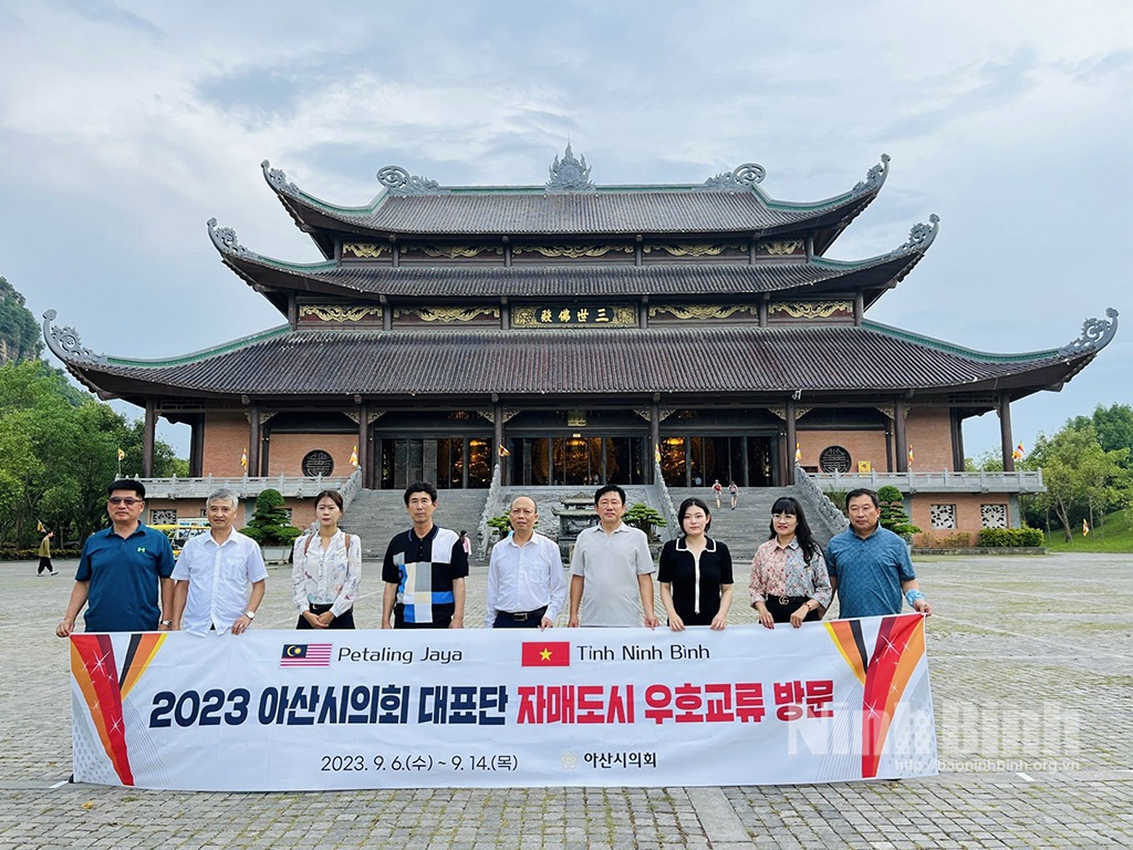 Delegation of Asan City Council pay working visit to Ninh Binh