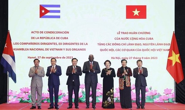 Cuban State's orders, medals bestowed upon incumbent and former leaders of the Vietnamese National Assembly. (Photo: VNA)