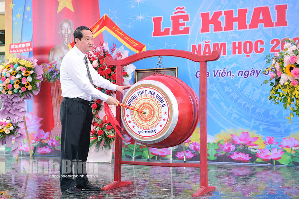 Over 262000 students attend opening ceremony for new school year