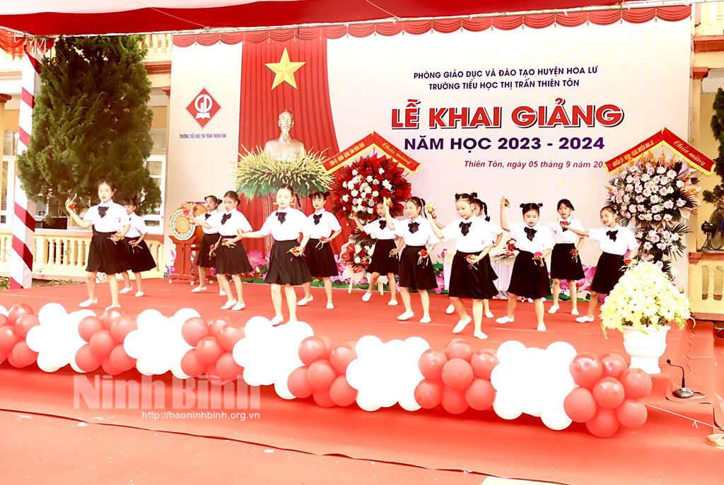 Over 262000 students attend opening ceremony for new school year