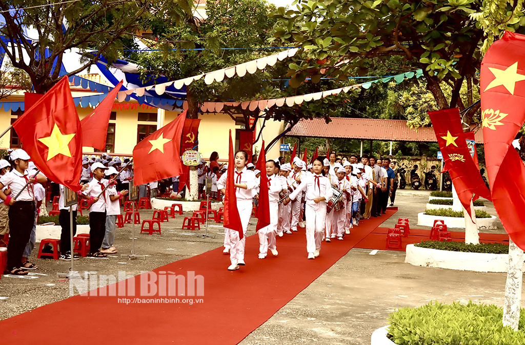 The opening ceremonies are held solemly at 476 schools and educational institutions across the province.