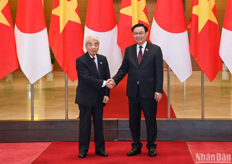 National Assembly Chairman Vuong Dinh Hue and President of the House of Councillors of Japan Otsuji Hidehisa. (Photo: Duy Linh)