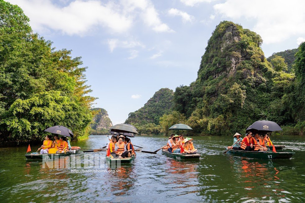 Visitors in Trang An ecological site.